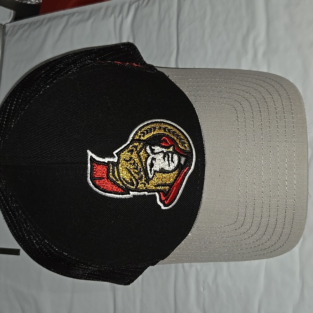 OTTAWA SENATORS REEBOK HAT ONE SIZE FITS ALL